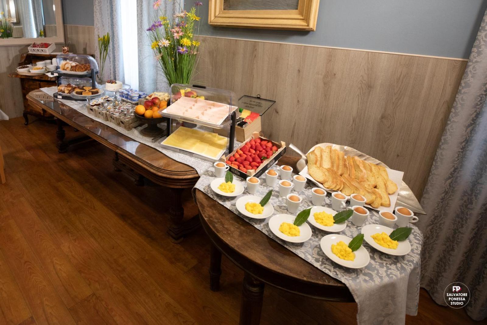 Hotel Vista Lago Брунате Екстер'єр фото