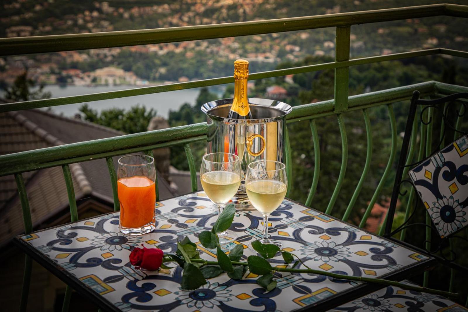 Hotel Vista Lago Брунате Екстер'єр фото