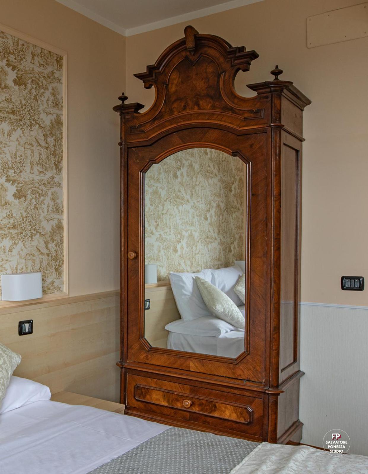 Hotel Vista Lago Брунате Екстер'єр фото