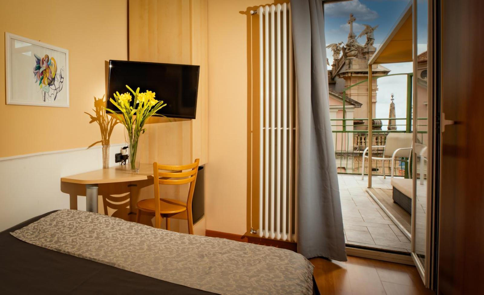 Hotel Vista Lago Брунате Екстер'єр фото