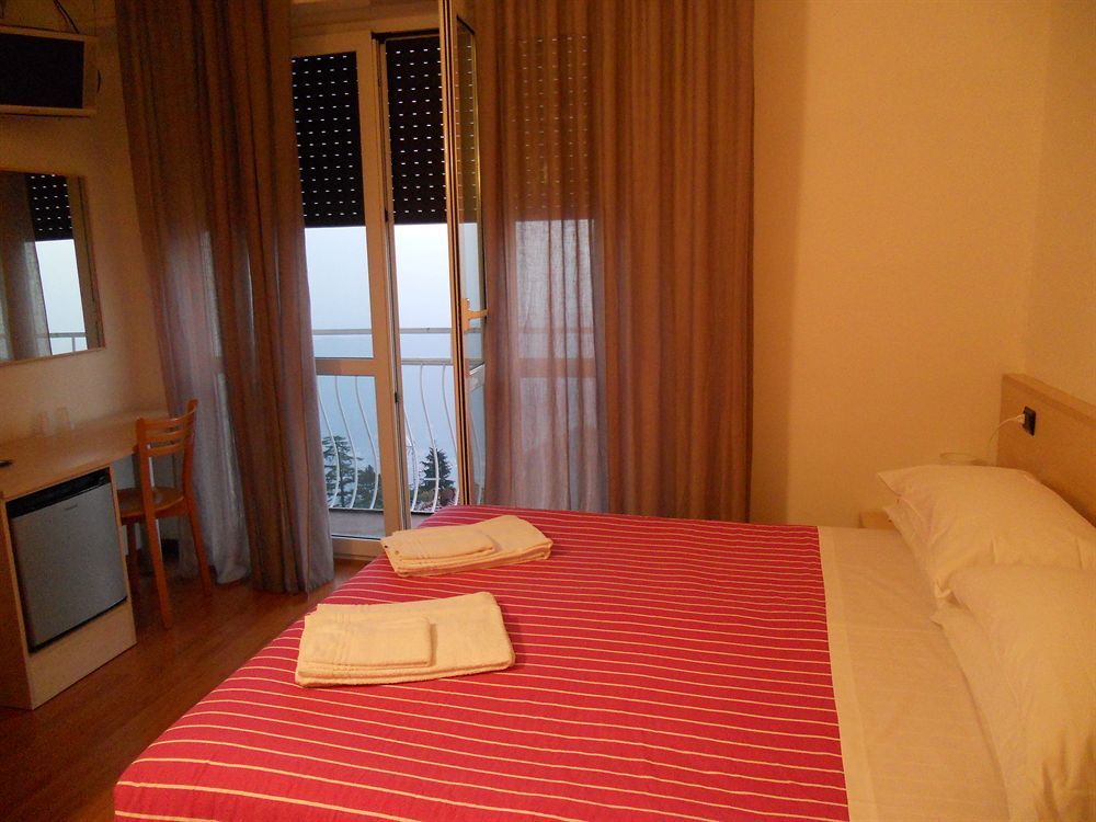Hotel Vista Lago Брунате Екстер'єр фото